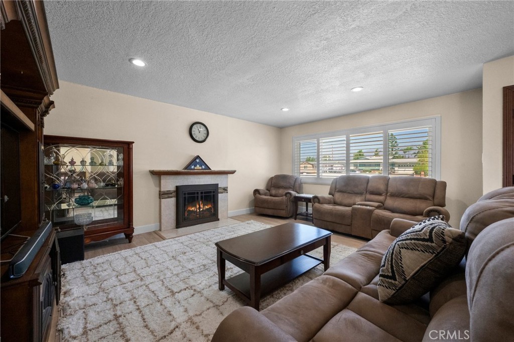 1335 W 4th Street Property Photo 7