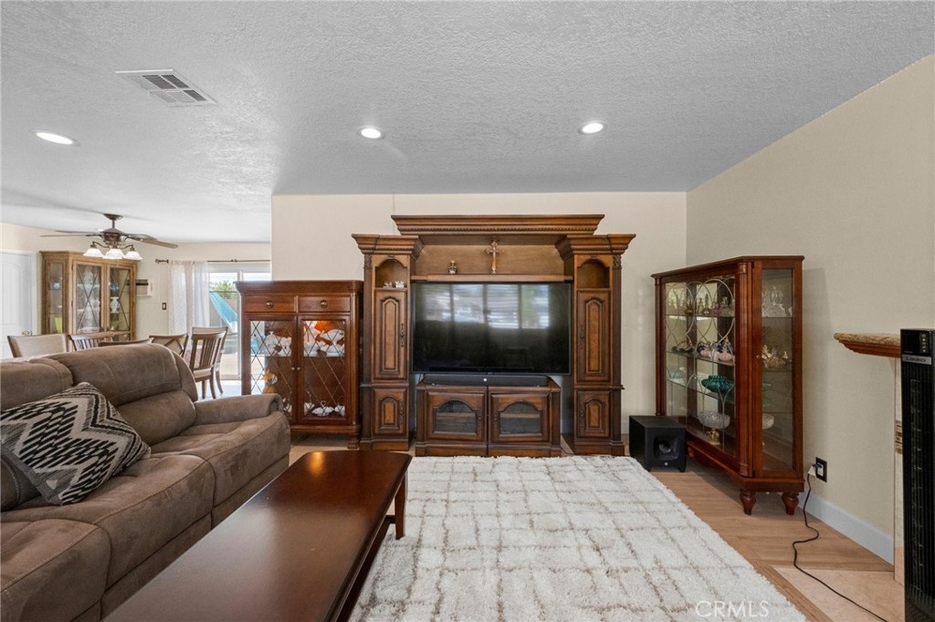 1335 W 4th Street Property Photo 8