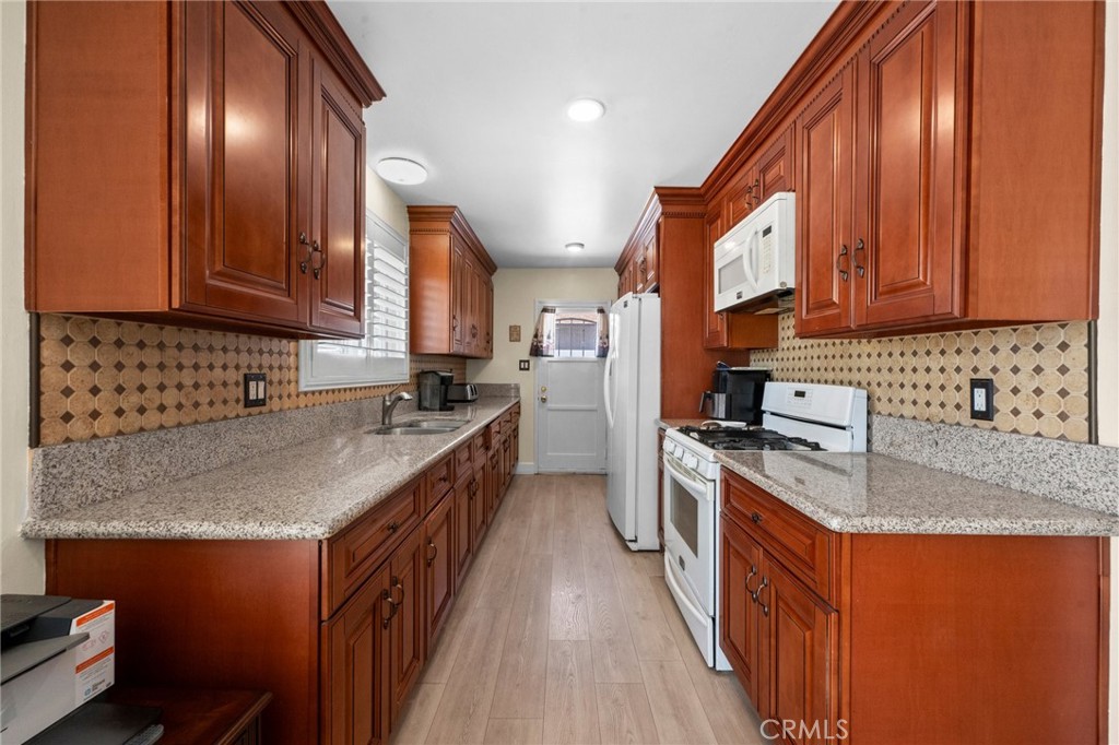 1335 W 4th Street Property Photo 10