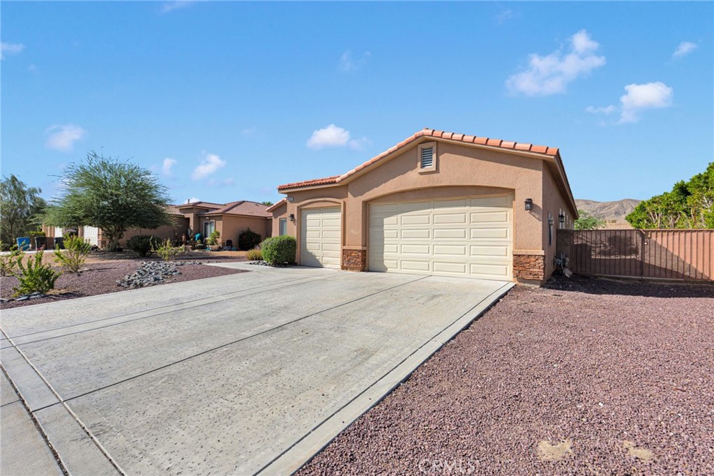 65132 Rolling Hills Property Photo 3