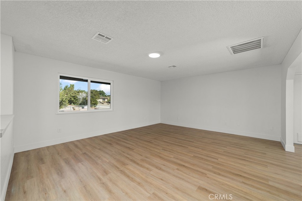 16849 Mission Property Photo 7
