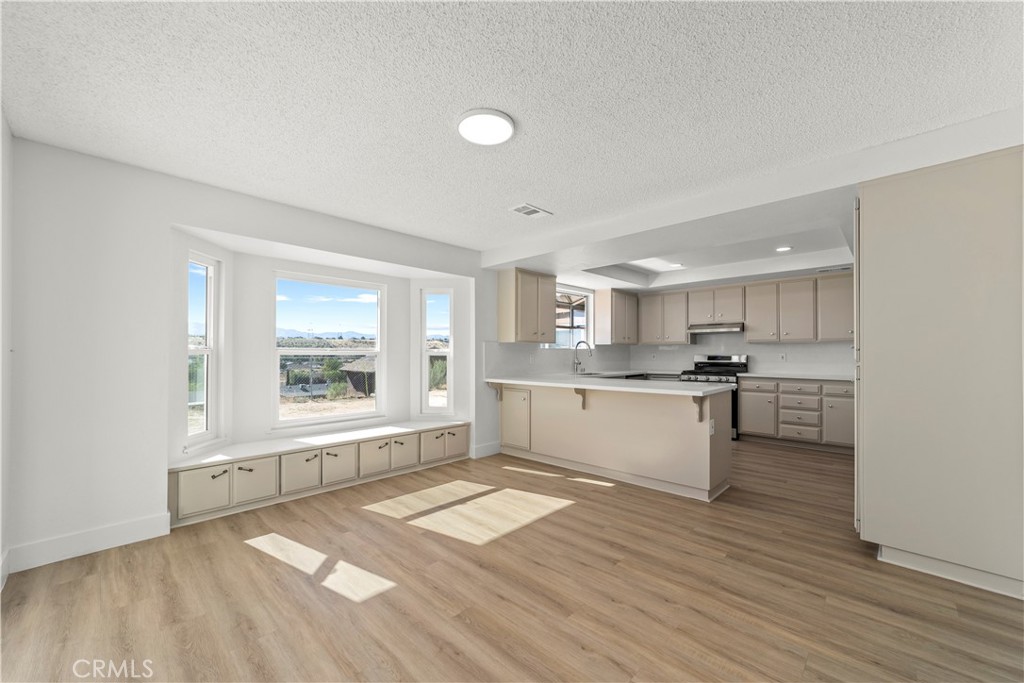 16849 Mission Property Photo 12