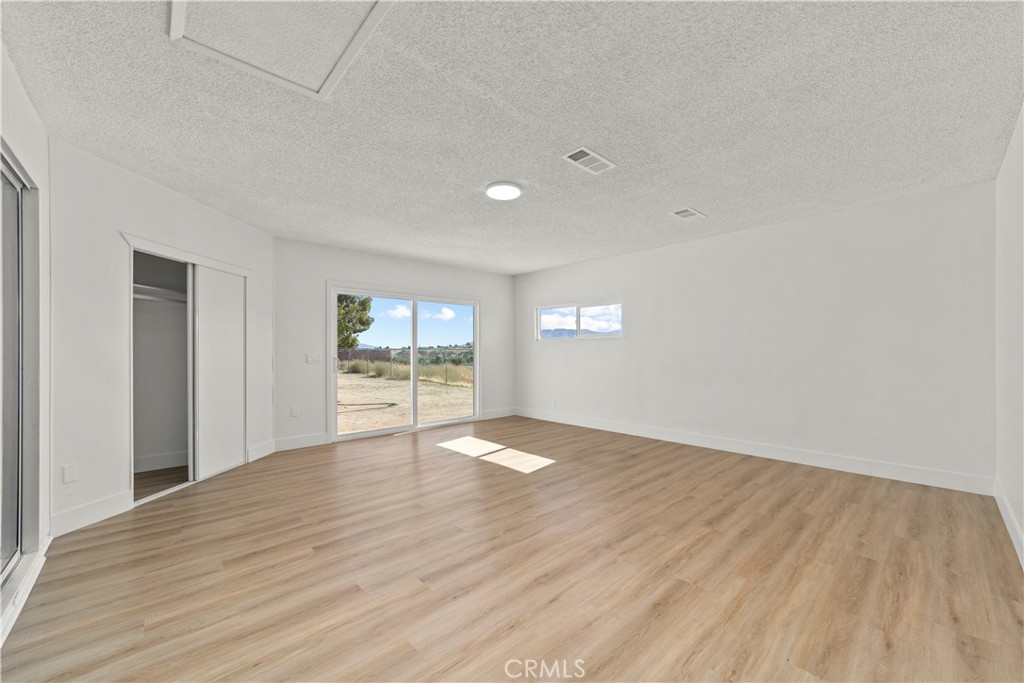 16849 Mission Property Photo 28