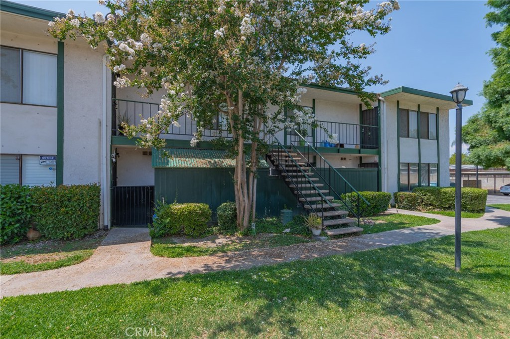 1735 E Washington Street F-25 Property Photo 1