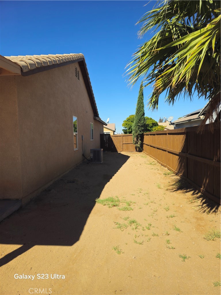 15333 Ross Property Photo 3
