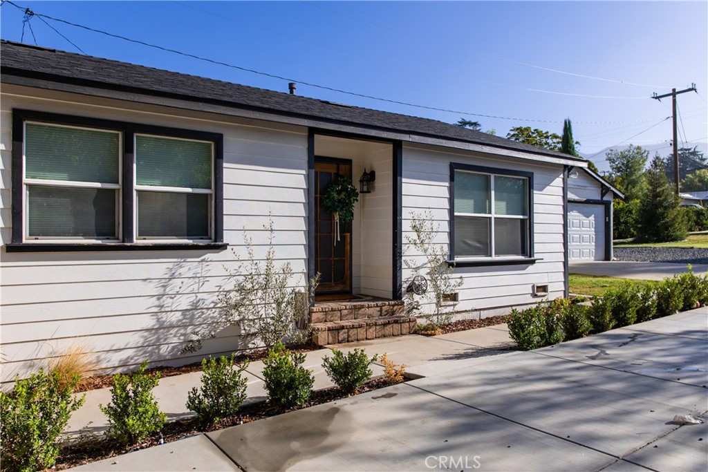 12188 Douglas Property Photo 2