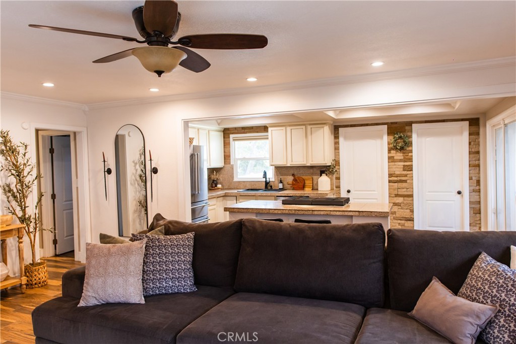 12188 Douglas Property Photo 4
