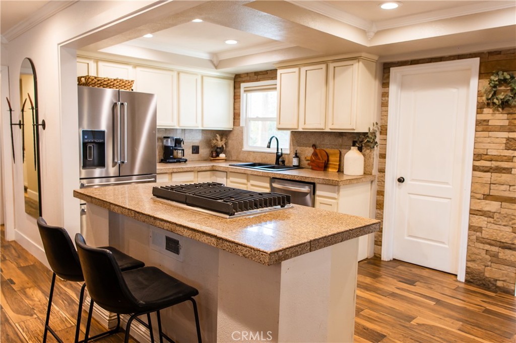 12188 Douglas Property Photo 7