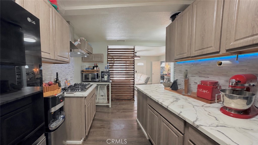 3898 N Mountain View Property Photo 7