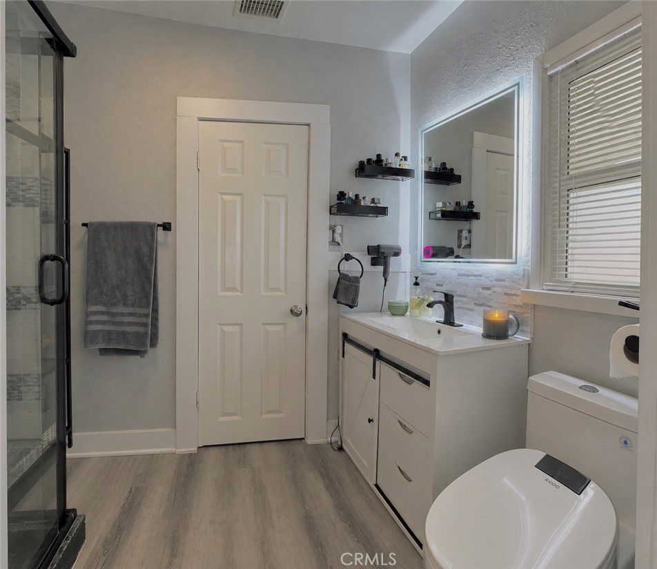3898 N Mountain View Property Photo 10