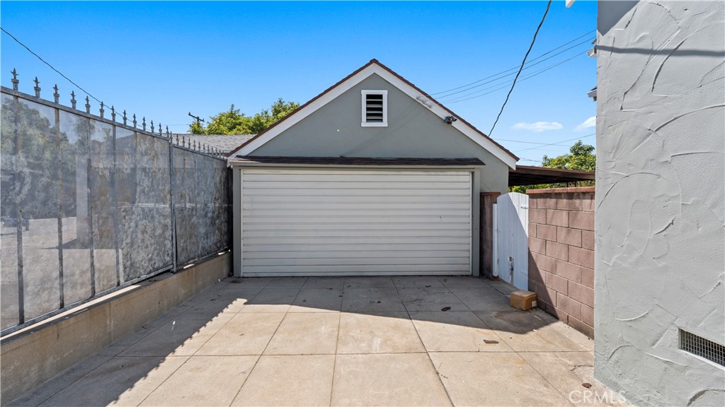 1230 Spazier Avenue Property Photo 4