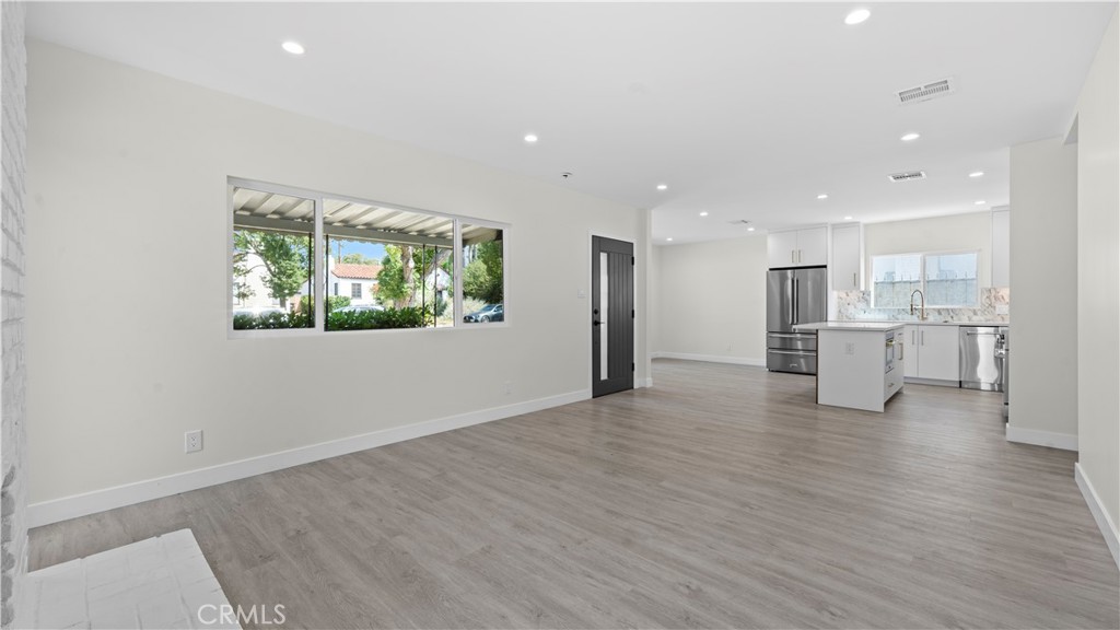 1230 Spazier Avenue Property Photo 8