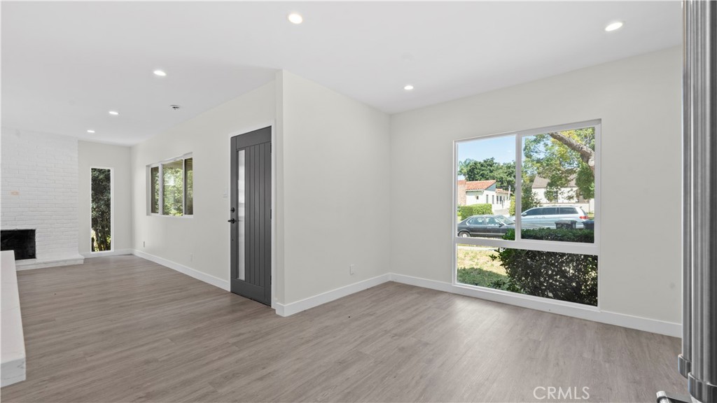 1230 Spazier Avenue Property Photo 12