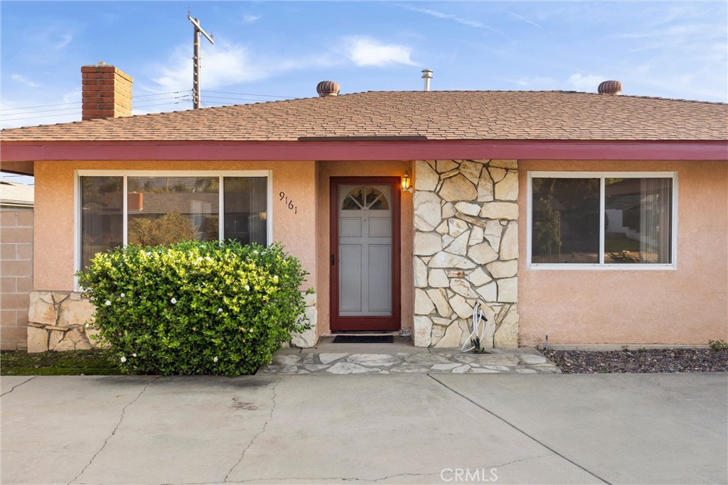 9161 La Ronda Property Photo 4