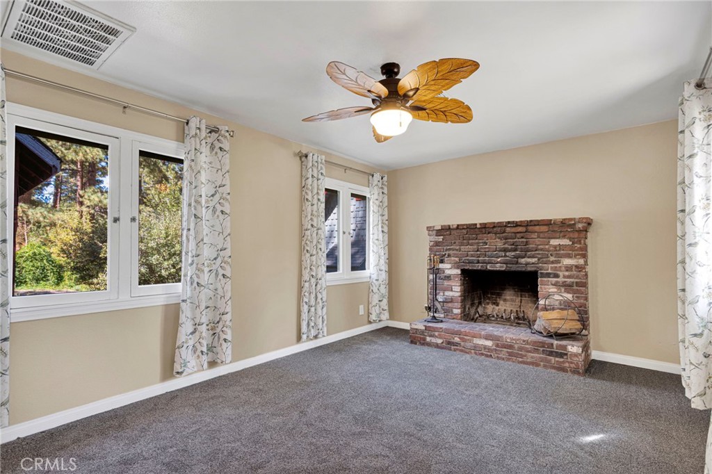 1038 Robin Ln. Property Photo 6