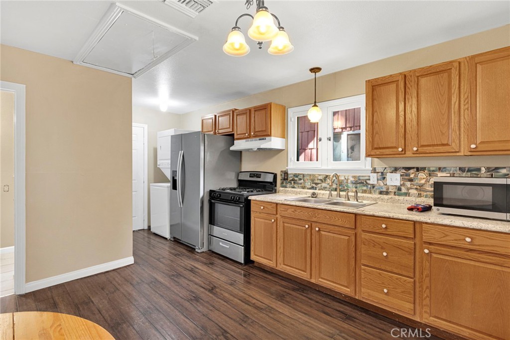1038 Robin Ln. Property Photo 11