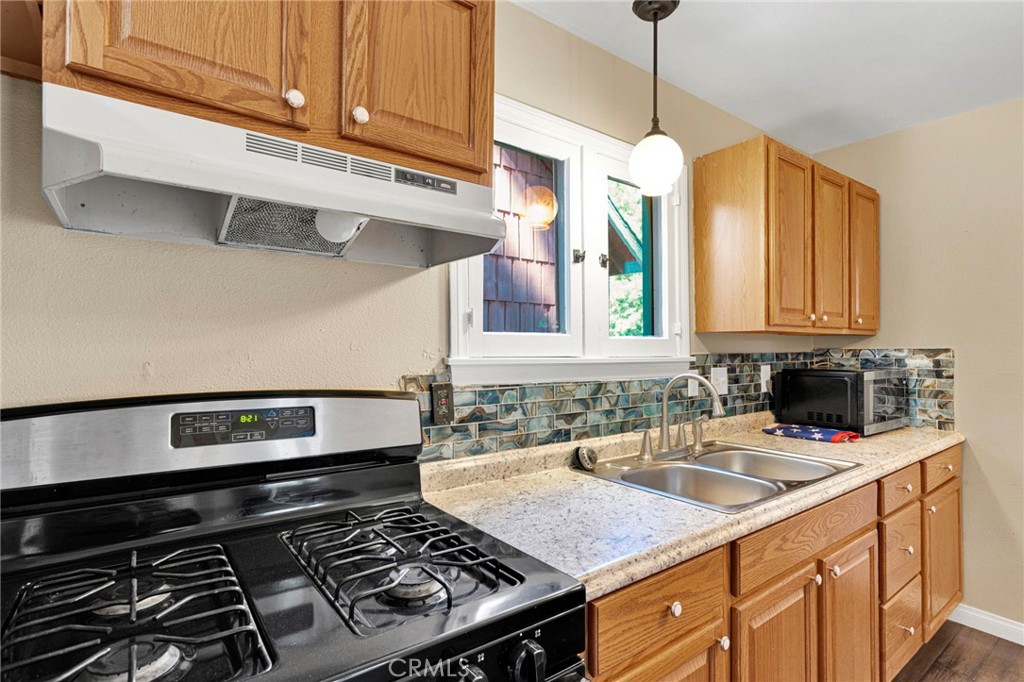 1038 Robin Ln. Property Photo 15