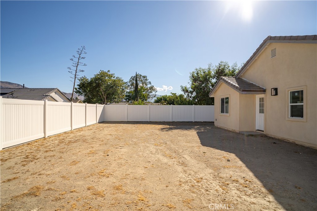 321 E 2nd Property Photo 32