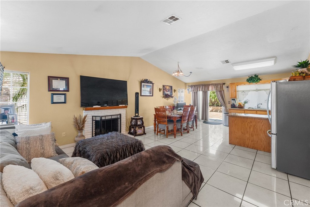 14394 Hillcrest Property Photo 4