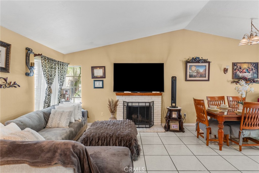 14394 Hillcrest Property Photo 5
