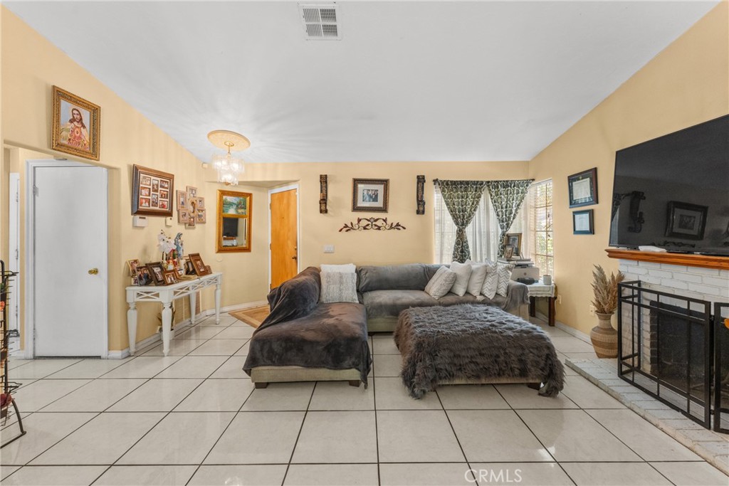 14394 Hillcrest Property Photo 6