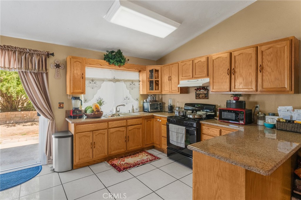 14394 Hillcrest Property Photo 10