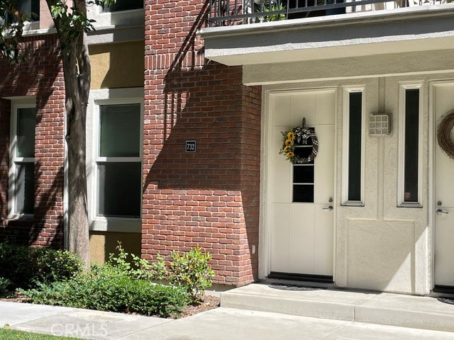 732 W 1st Street Property Photo 3
