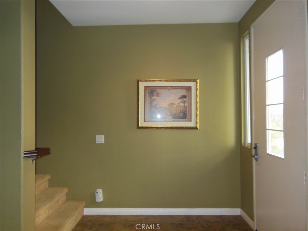 732 W 1st Street Property Photo 4