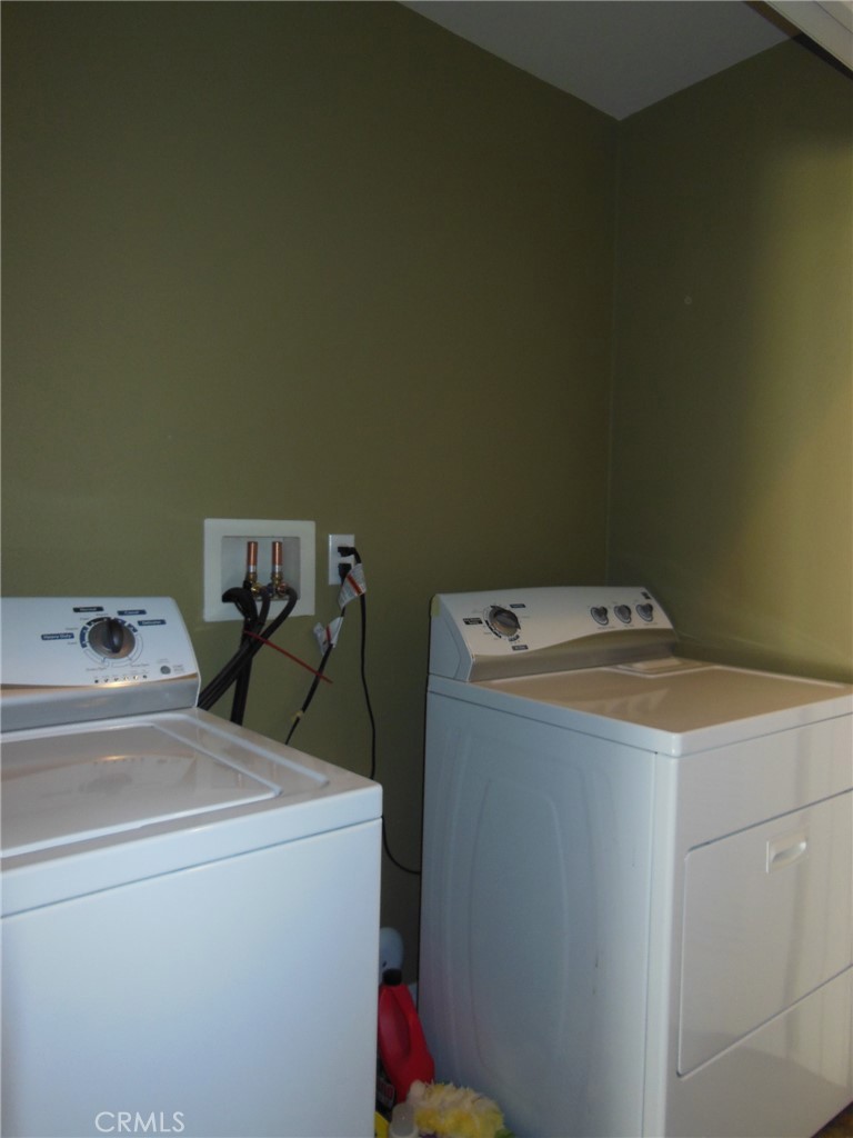 732 W 1st Street Property Photo 7