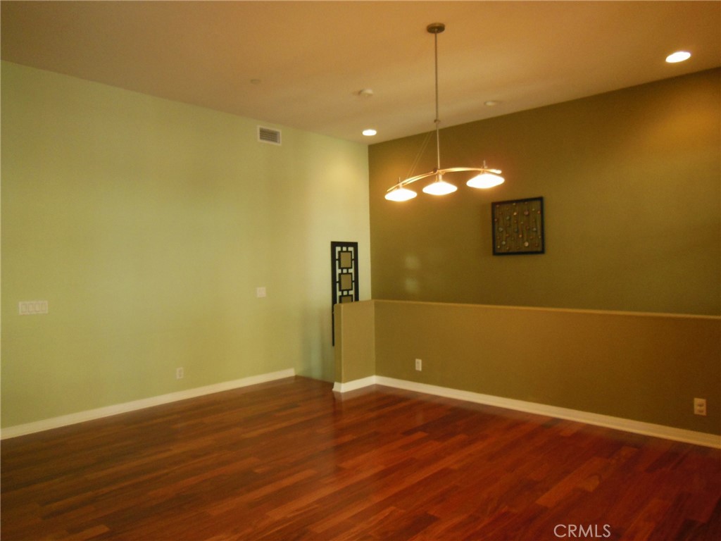 732 W 1st Street Property Photo 9