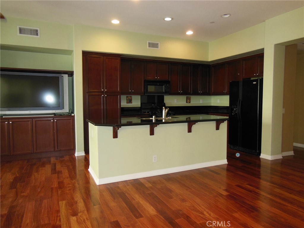 732 W 1st Street Property Photo 12