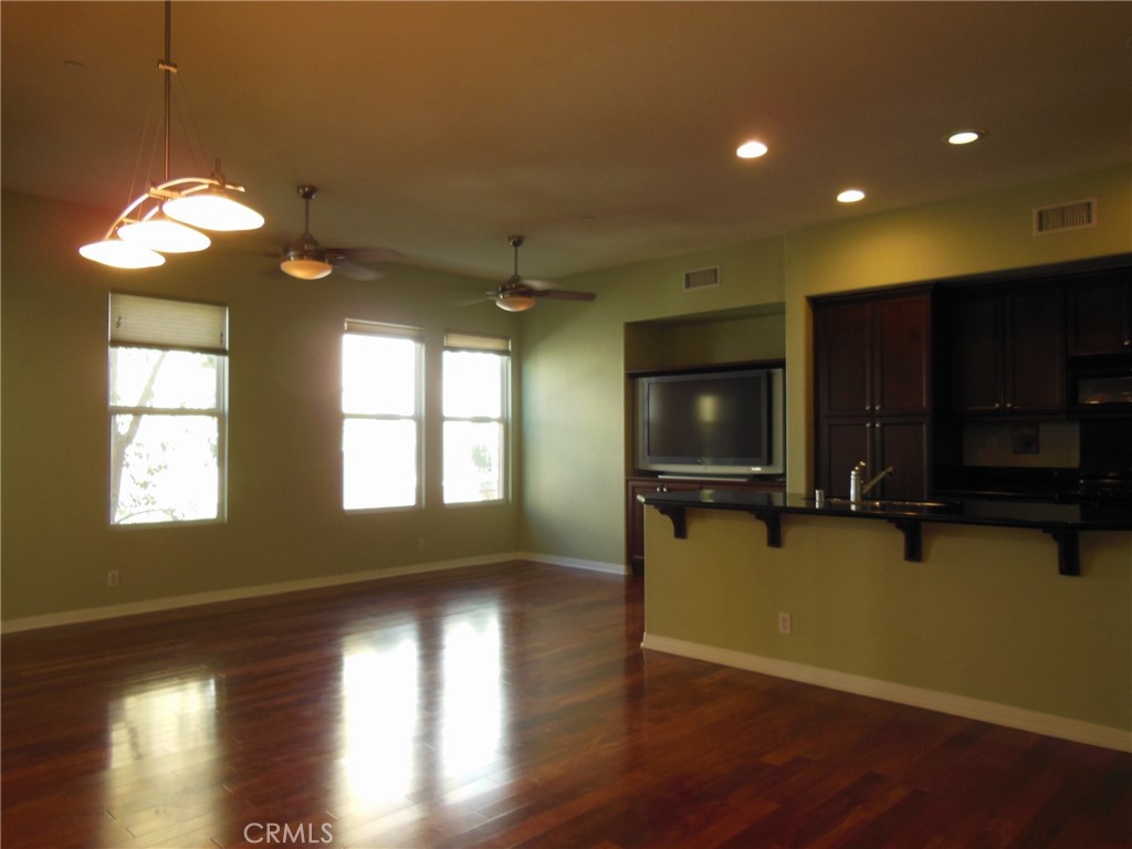 732 W 1st Street Property Photo 14
