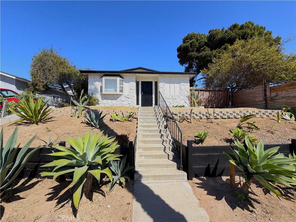 3940 Ocean View Boulevard Property Photo 2