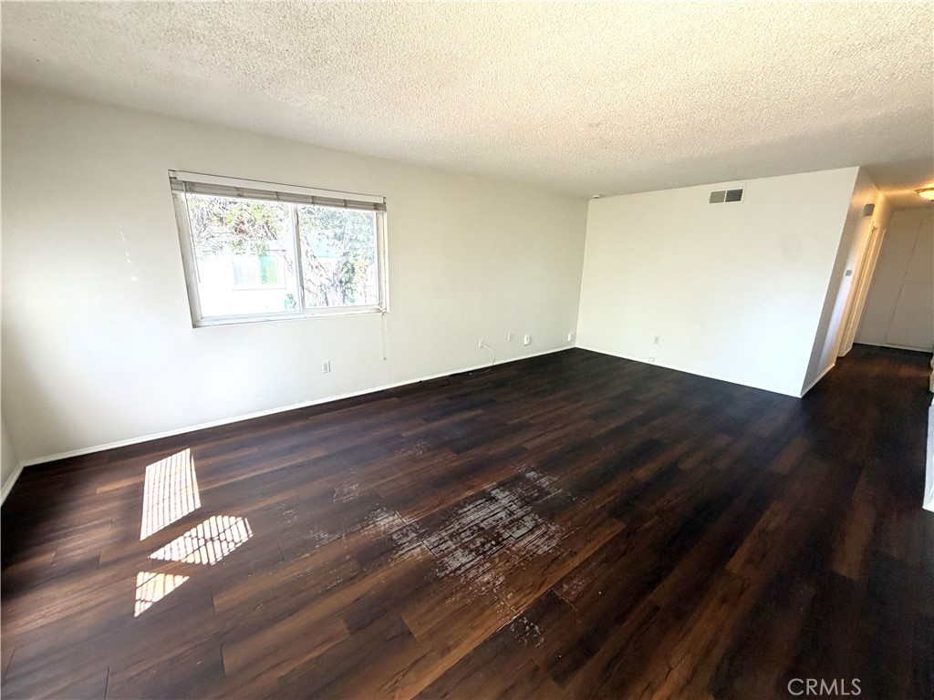 3940 Ocean View Boulevard Property Photo 3