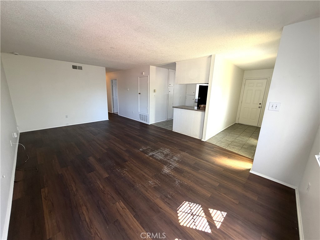 3940 Ocean View Boulevard Property Photo 4