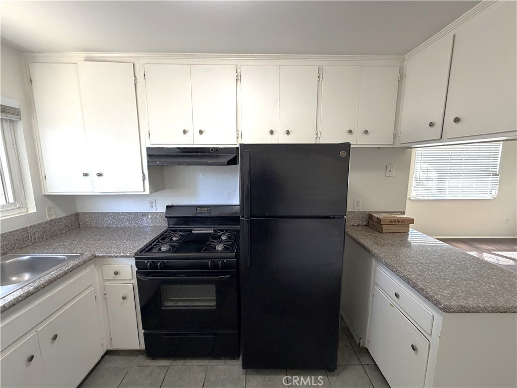 3940 Ocean View Boulevard Property Photo 5
