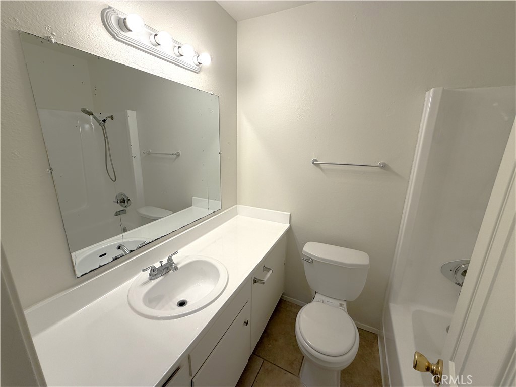 3940 Ocean View Boulevard Property Photo 9