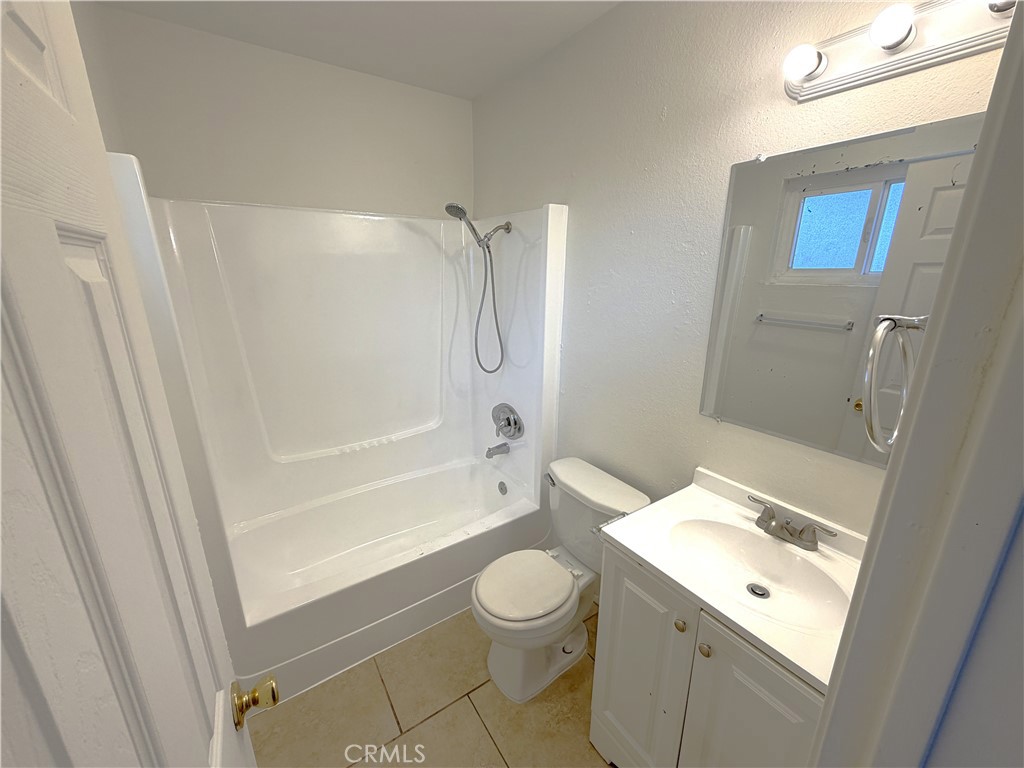 3940 Ocean View Boulevard Property Photo 12