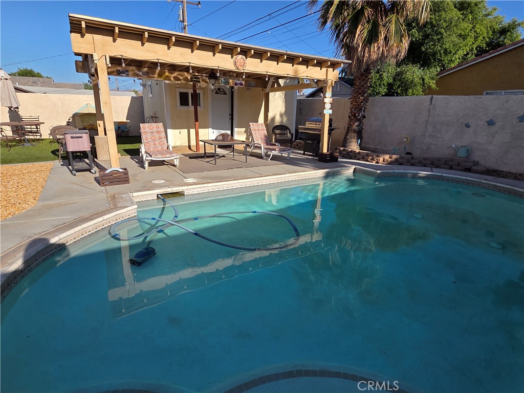 16437 Live Oak Property Photo 1