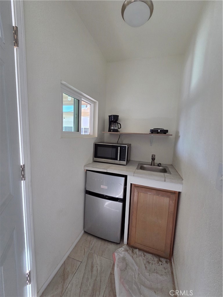 16437 Live Oak Property Photo 4