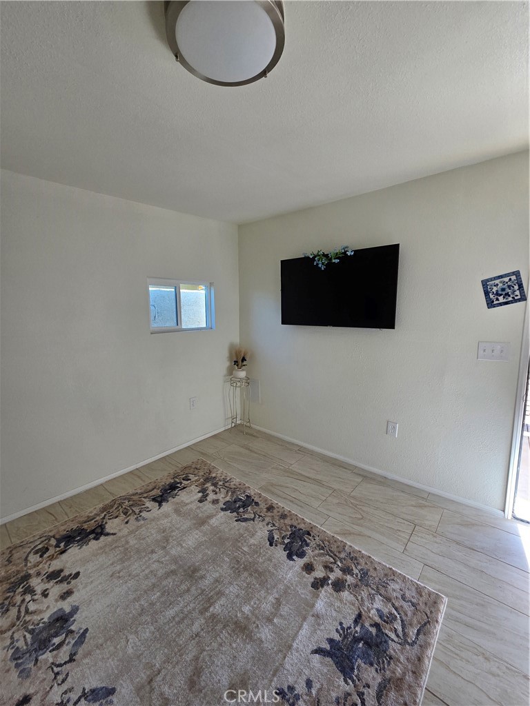 16437 Live Oak Property Photo 5