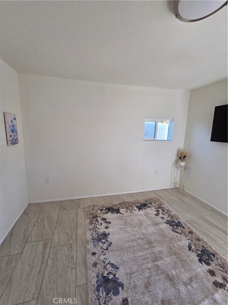 16437 Live Oak Property Photo 6