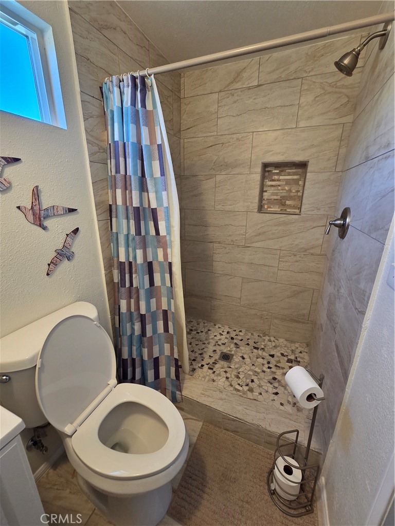 16437 Live Oak Property Photo 8
