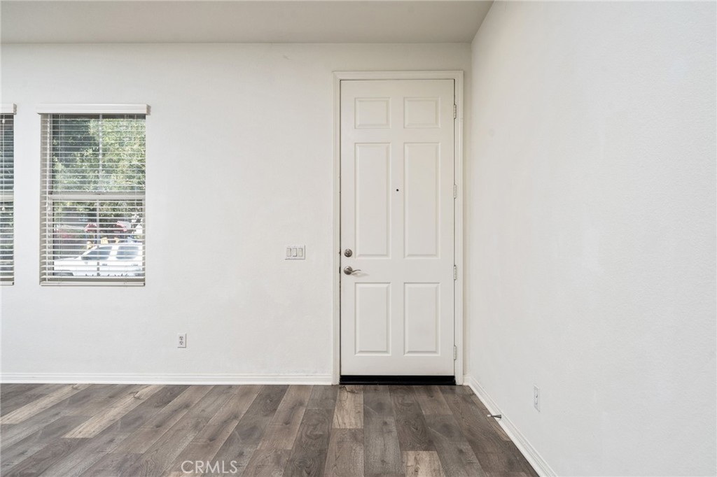4588 Vincent Way Property Photo 5