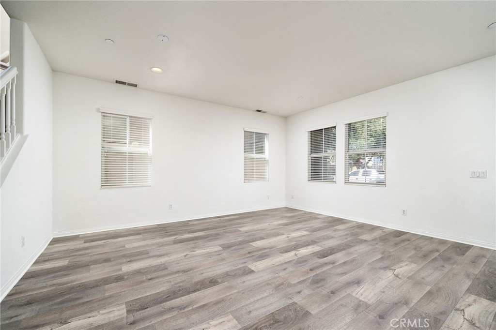 4588 Vincent Way Property Photo 6