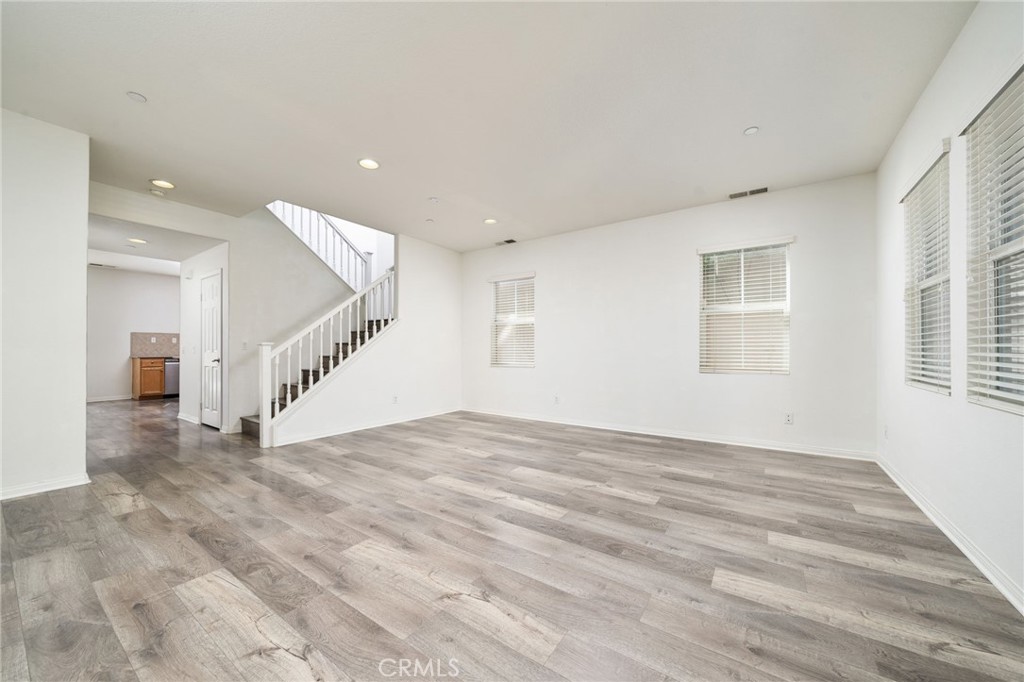 4588 Vincent Way Property Photo 7