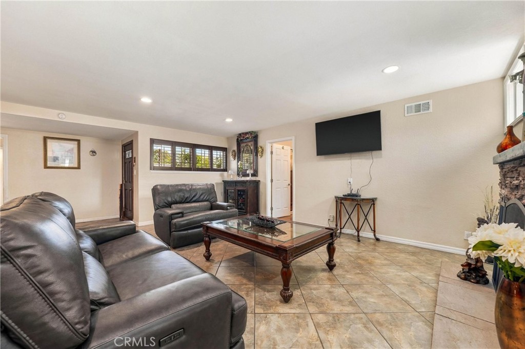 14933 Merrill Avenue Property Photo 10