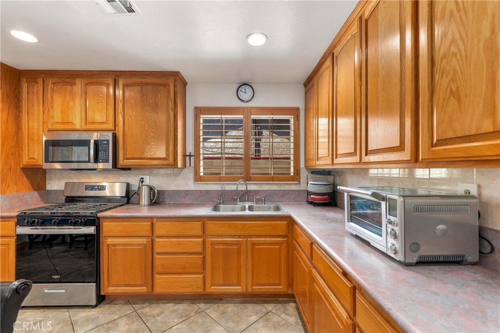 14933 Merrill Avenue Property Photo 14