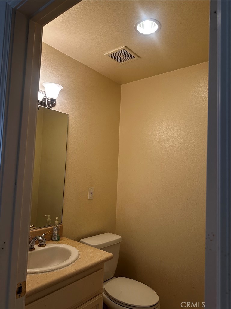 421 El Dorado St B Property Photo 6