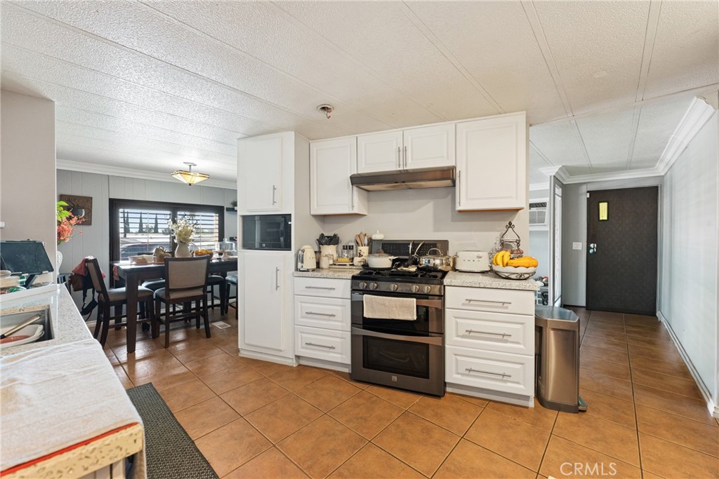 1025 S Riverside Avenue 121 Property Photo 10